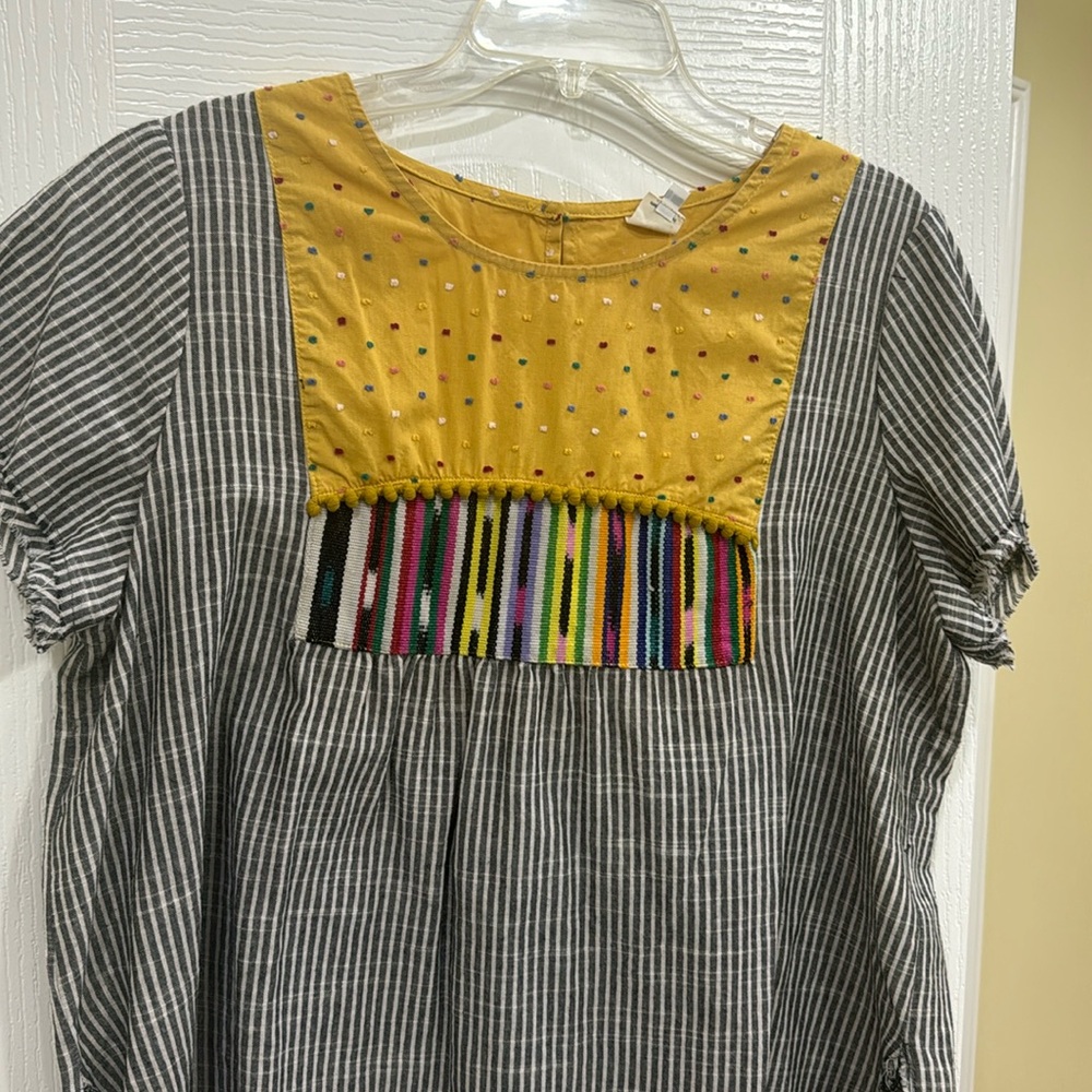 Beautiful blouse with cute details
